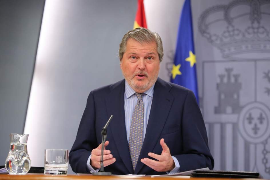 DELEGADOUNED's tweet photo. Méndez de Vigo: "Derogar la Lomce sería mandar al limbo a 8 millones de niños". https://t.co/1mRkSSwecG https://t.co/rSZbnurkhl