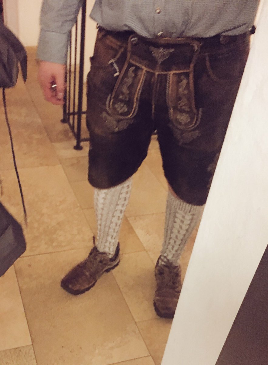 GianGinoble's tweet photo. Welcome to Bavaria! Stile inconfondibile.
Ps. Non sono io nella foto! 😂🇩🇪 https://t.co/P4ZHCXRbg2