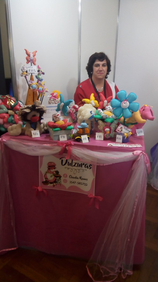 HabitatyDE's tweet photo. Claudia trajo "Dulzuras" muñecos y souvenires en tela #FEET2016 #BancoDeLaGente https://t.co/DQ2Kzghs3L