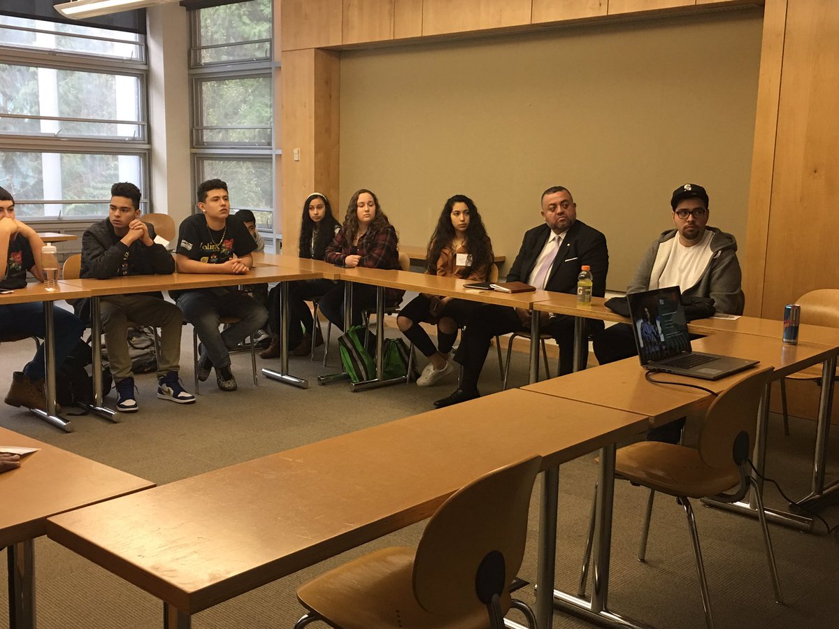 juang353's tweet photo. Excited to share a presentation with @RealLifeClick team empowering students to make dreams a reality! #LYS2016 #reallifestories https://t.co/w11X4oBKyx