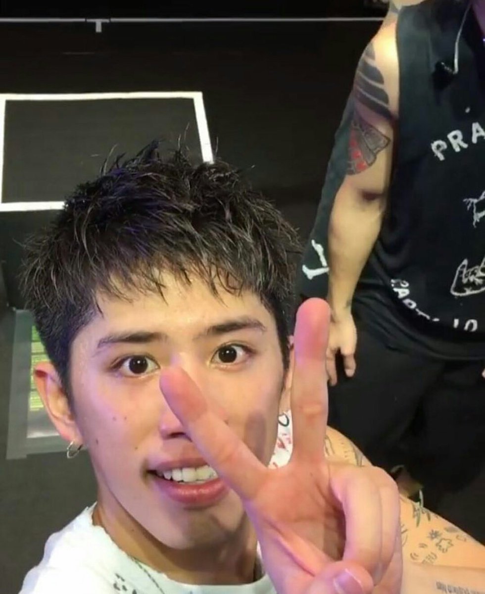 rikako10969's tweet photo. 山田孝之さん上海のliveきてたんや！
驚きしかない❗笑
#oneokrock https://t.co/O1OkckeE0z