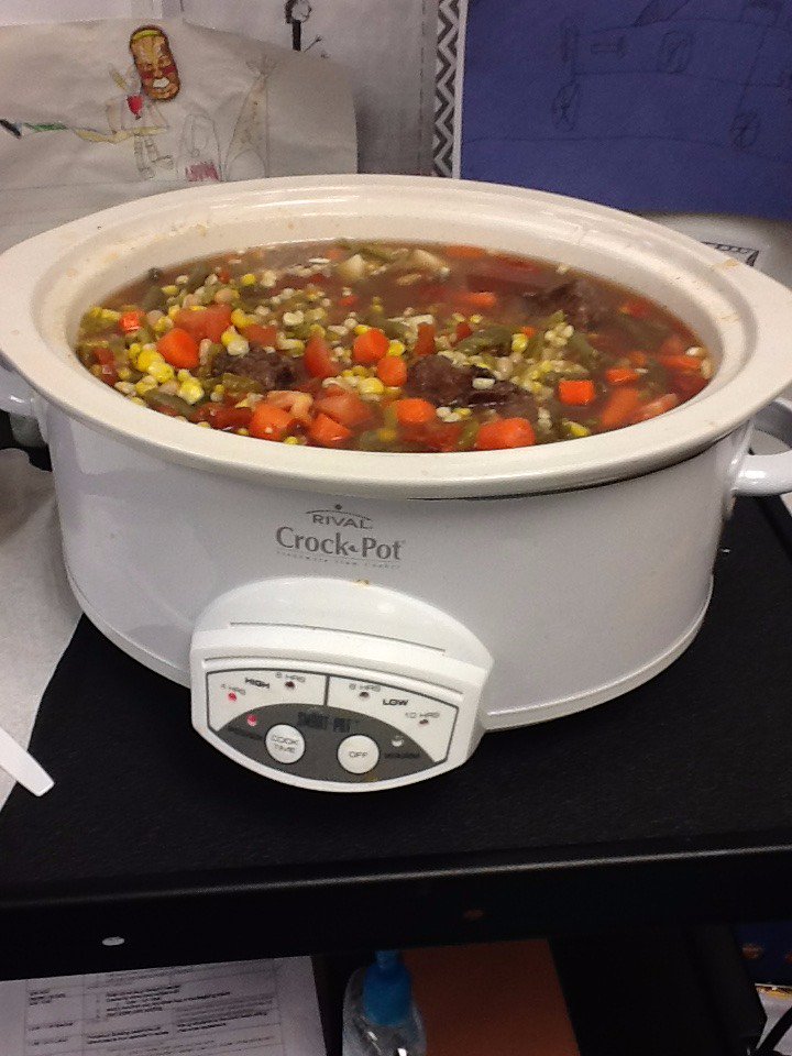 HudgensHarbor1's tweet photo. Bring whatcha got, put it in the pot, we're makin stone soup! @ikepride @usd207 
#sharing #generosity #HappyThanksgiving https://t.co/lXFIBeUH9F