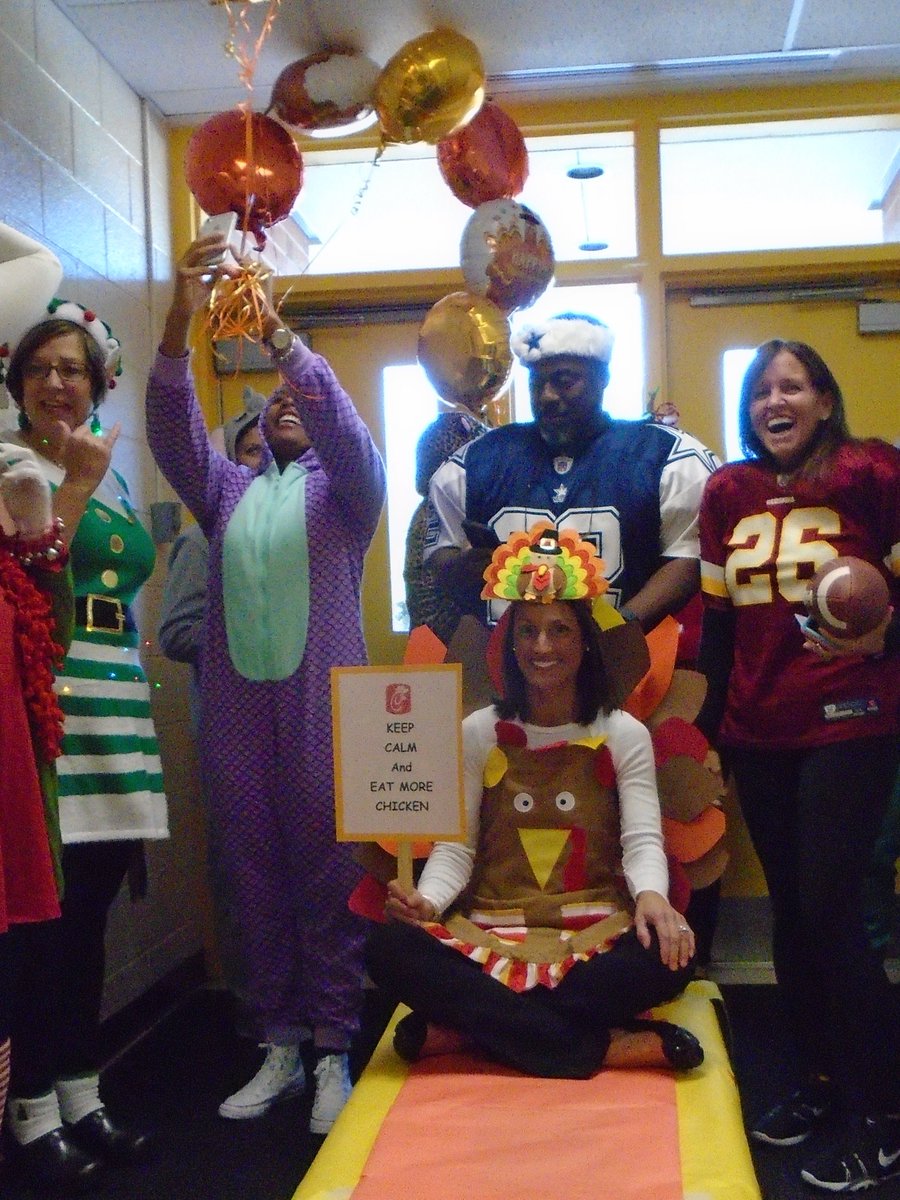 NewCastleES_VB's tweet photo. It's the annual #DragonThanksgivingDayParade at NCES! @vbschools https://t.co/cnvdGnzxAo