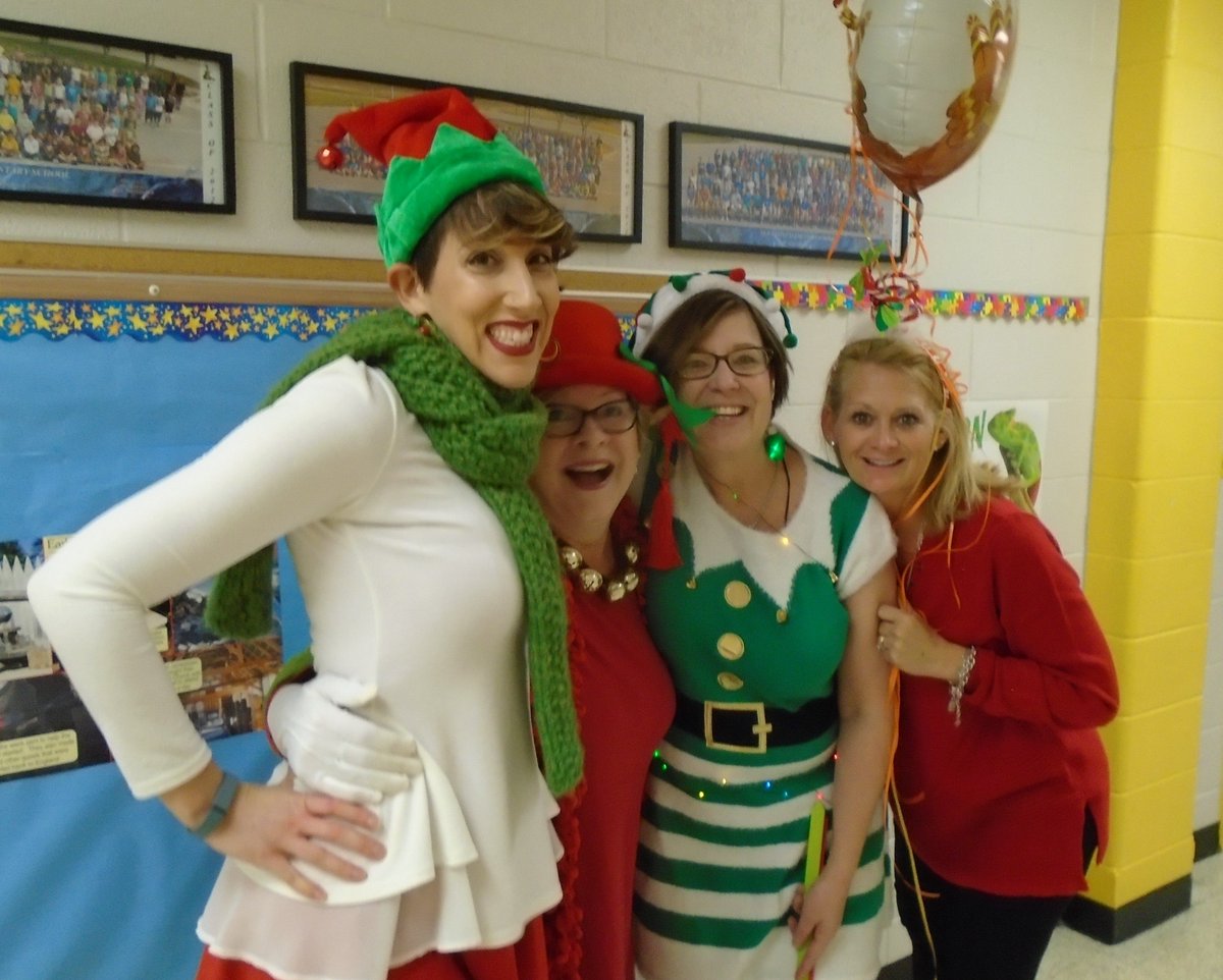 NewCastleES_VB's tweet photo. It's the annual #DragonThanksgivingDayParade at NCES! @vbschools https://t.co/cnvdGnzxAo