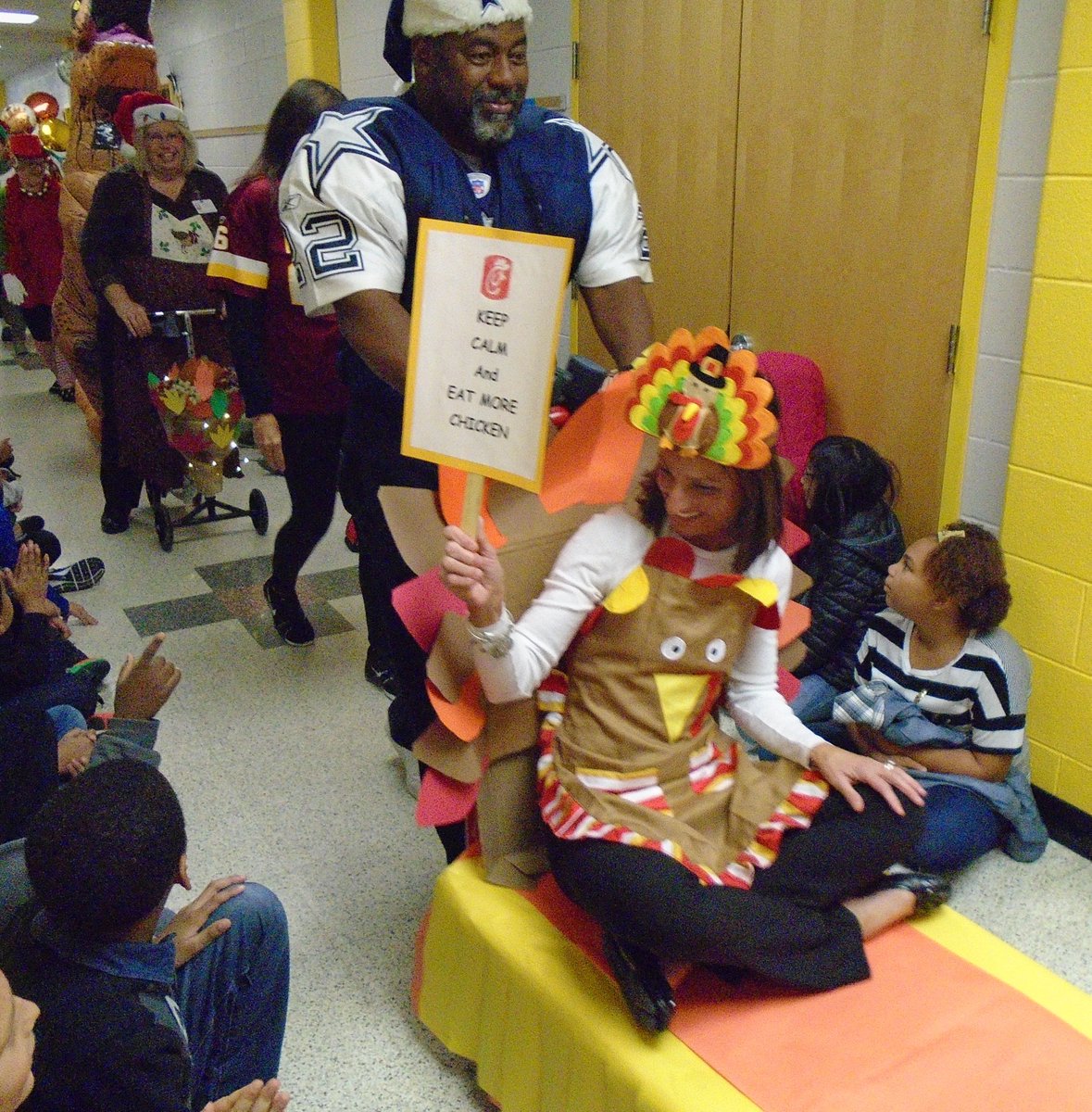 NewCastleES_VB's tweet photo. It's the annual #DragonThanksgivingDayParade at NCES! @vbschools https://t.co/cnvdGnzxAo
