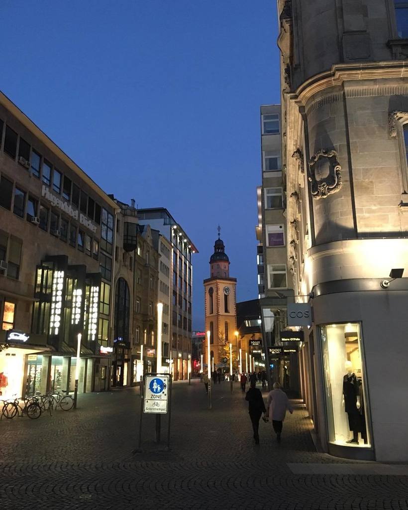 nonaffili8ed's tweet photo. Frankfurt⠀
.⠀
.⠀
.⠀
.⠀
.⠀
.⠀
.⠀
.⠀
#love #Frankfurt #mainhattan #BHFVRTL #hessen #me #smil… https://t.co/MNSHWyPVcj https://t.co/rvozzlQKM7
