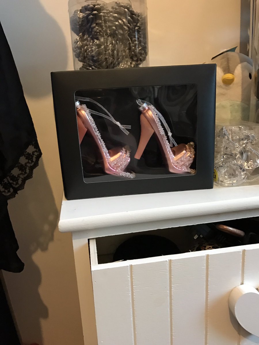 PerryMaye's tweet photo. @Aimeelaureeeen what the fuck is Christmasy about these shit things to be hung on a tree.... 😳 https://t.co/ryREWYeCd1