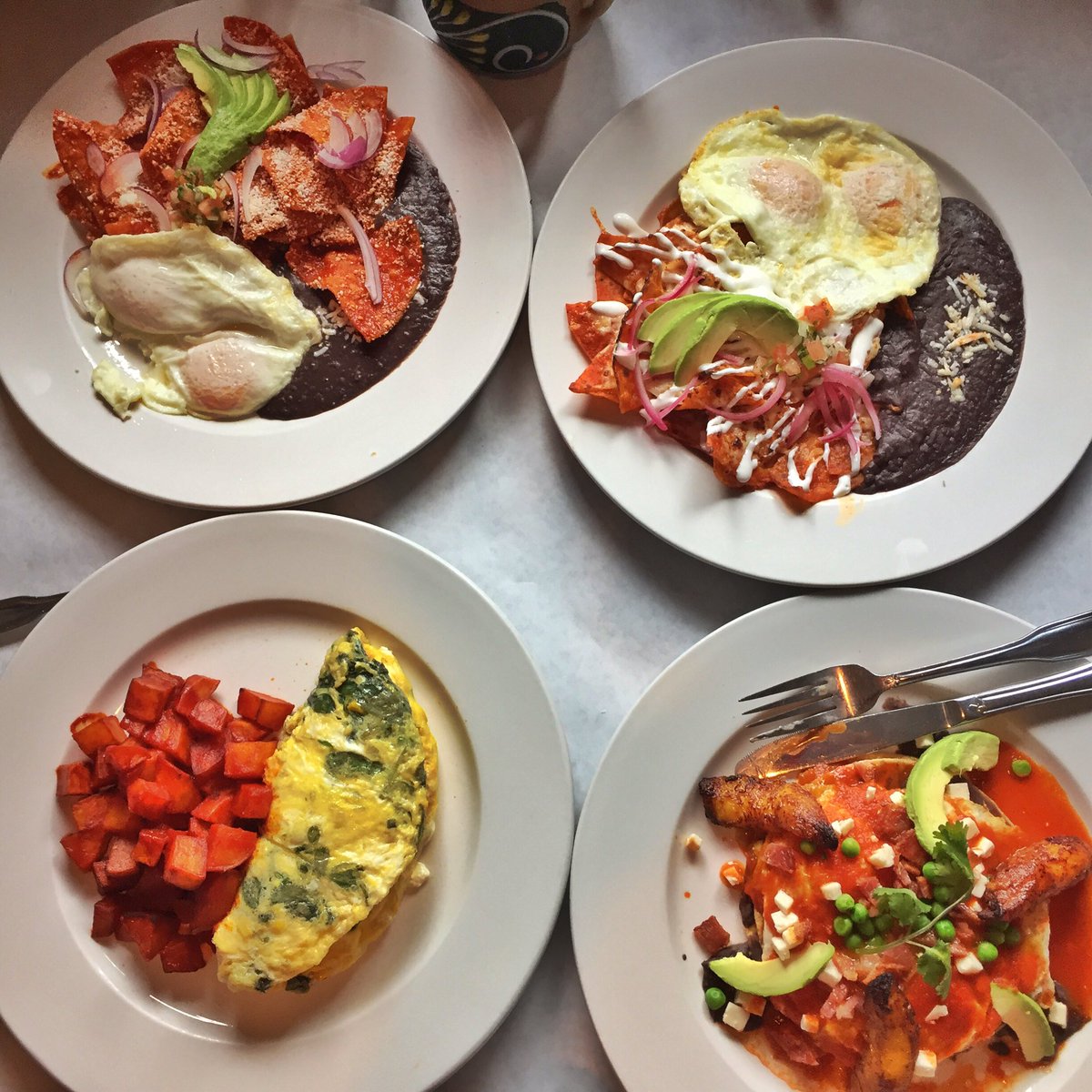 pancakeintake's tweet photo. You know #sundaybrunch was AMAZING if you're still thinking about it by Tuesday. 😋💭 @MasAllaDelSolCh, we give you 👍🏽👍🏽! #brunchclub #yummy https://t.co/PhzzIN7JXj