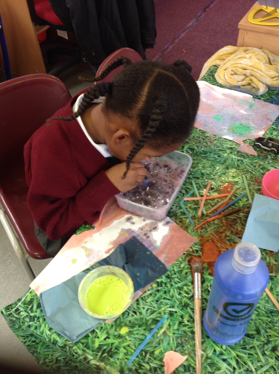 MissLinsleyHMPS's tweet photo. Lots of #exciting #science and #art #learning today...with #bubbles! #bubbleart #experiments #bubblemaking @HerbMorrPriSch https://t.co/C3O1VUEEgp