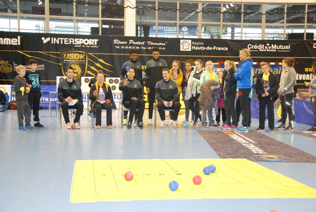 USDKDunkerque's tweet photo. Aujourd'hui c'était #HandirectDuStade opé menée par la @Ville_Dunkerque pour sensibiliser les jeunes au handicap 👍👏 https://t.co/bO00h8zEYD https://t.co/u4EdM2yjMG