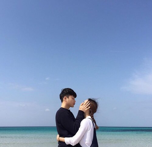 Азиаты любовь. Корейские пары влюбленные. Корейские парочки на море. Азиатские пары. Пара азиатов.