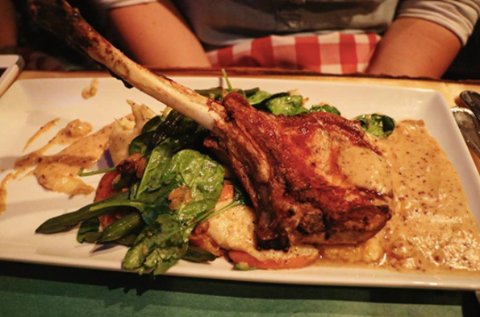 Ça va être bon dans le bedon !🍗 🐷 CÔTE DE PORC TOMAHAWK SAUCE AUX 3 MOUTARDES #LaBucheQc #CuisineQuebecoise #FoodPorn #Porc #VieuxQuebec