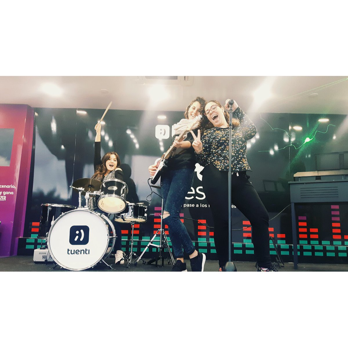 PresenRuiz's tweet photo. #MegafestivalTuenti #fieeeeesta https://t.co/9rfRXgEUs1