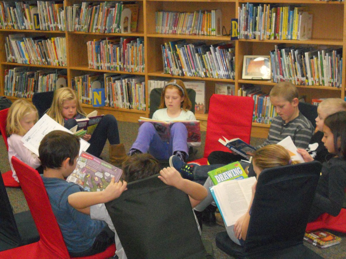 SS_LMC's tweet photo. Happiness is...READING! @SS_Gr3 #collegeandcareerready #lderrypop #futureready https://t.co/3aQC6FBm60