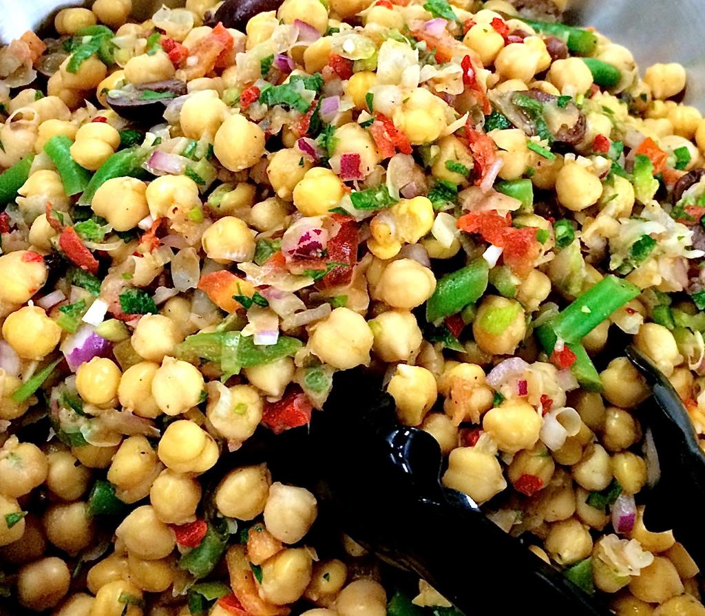 CookingDistrict's tweet image. Our #RecipeOfTheDay is a great healthful  Chickpea Salad with Garlic-Cumin Vinaigrette cookingdistrict.com/cd/recipes.nsf…