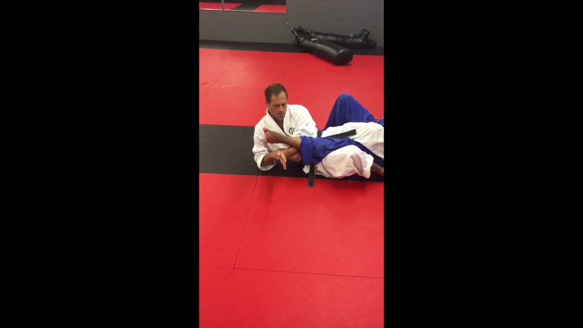 KoryuUchinadi's tweet photo. #GroundApplication for #JionKata by Renshi Paul Lopresti https://t.co/9MyGSFrCW8 #Grapplication #MartialArts https://t.co/ohwWnAHGcO