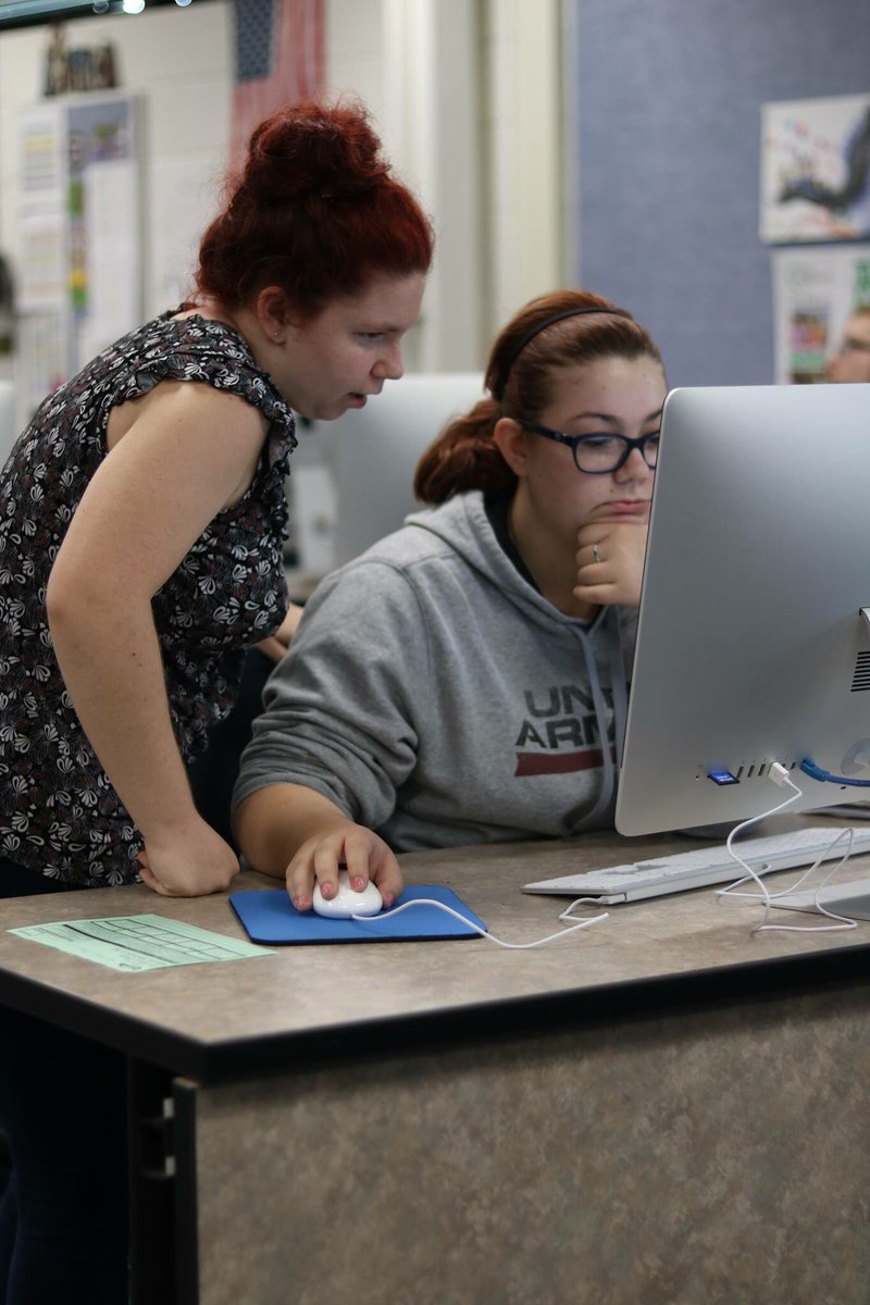 LISDTECHCenter's tweet image. In #TECHGraphics you could have a career that you love and is fun! If you love design, this is the class for you! #TechTuesday