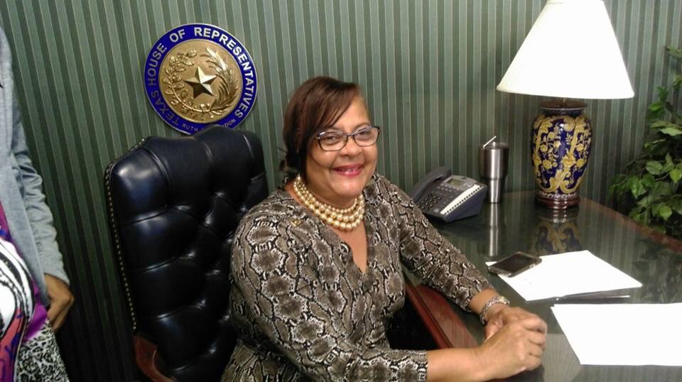 urconnection's tweet image. Wishing you a happy holiday season from State Rep Laura Thompson