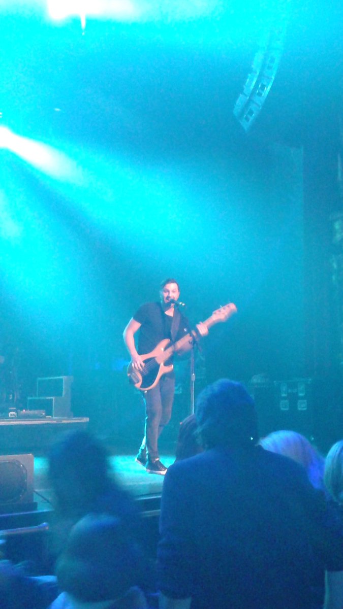 HeatherAHodgson's tweet photo. The inimitable charming and talented @Safetysuit # Beacon theatre #GooGoodolls #brightlightsof NYC #Safetysuit #ourband https://t.co/DoPyCKLAl6