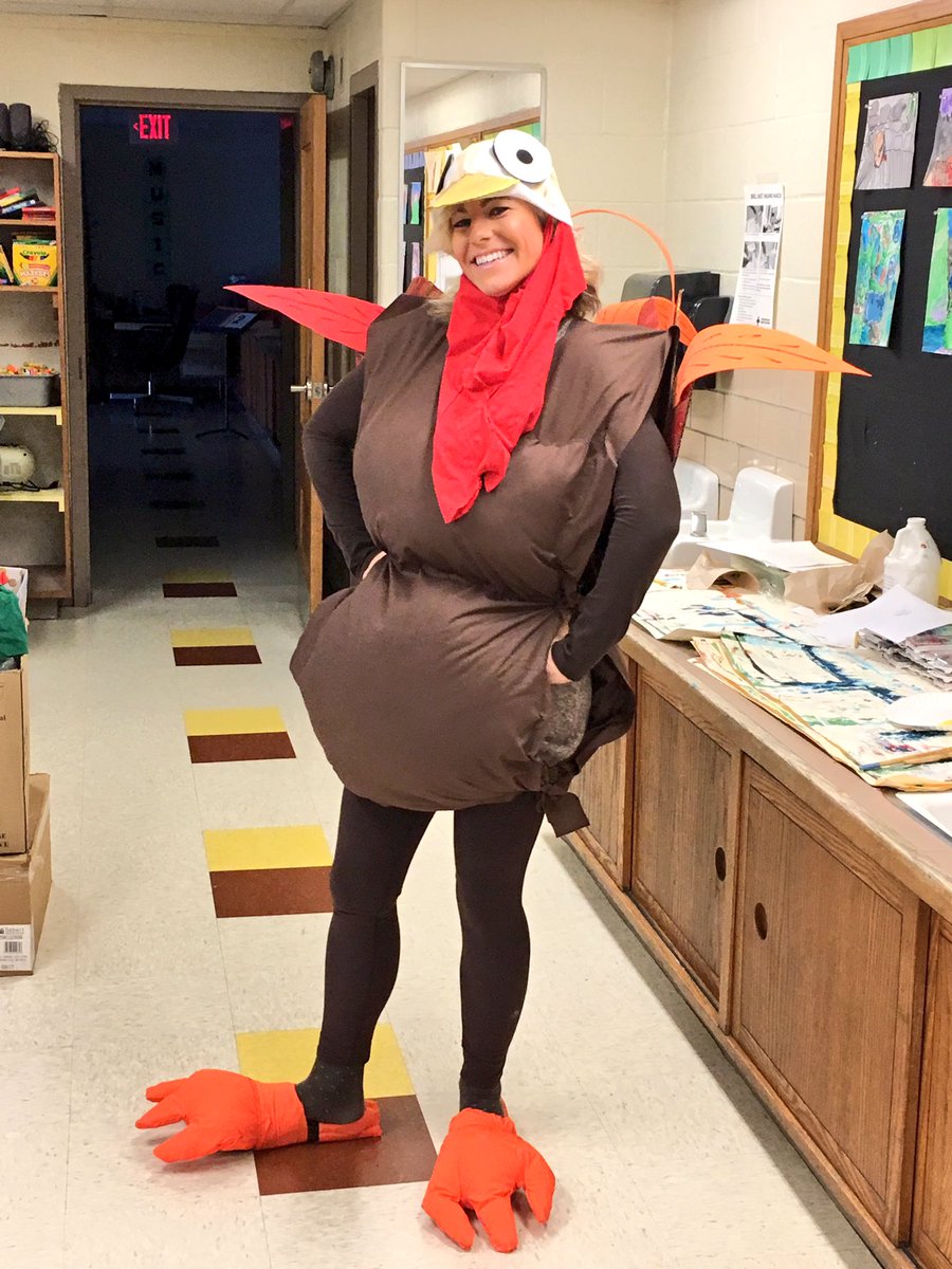 Look who we found warming up for our school-wide Turkey Trot 🦃?!
#breakingasweat #thisiswhatkidsremember #wcpsmd