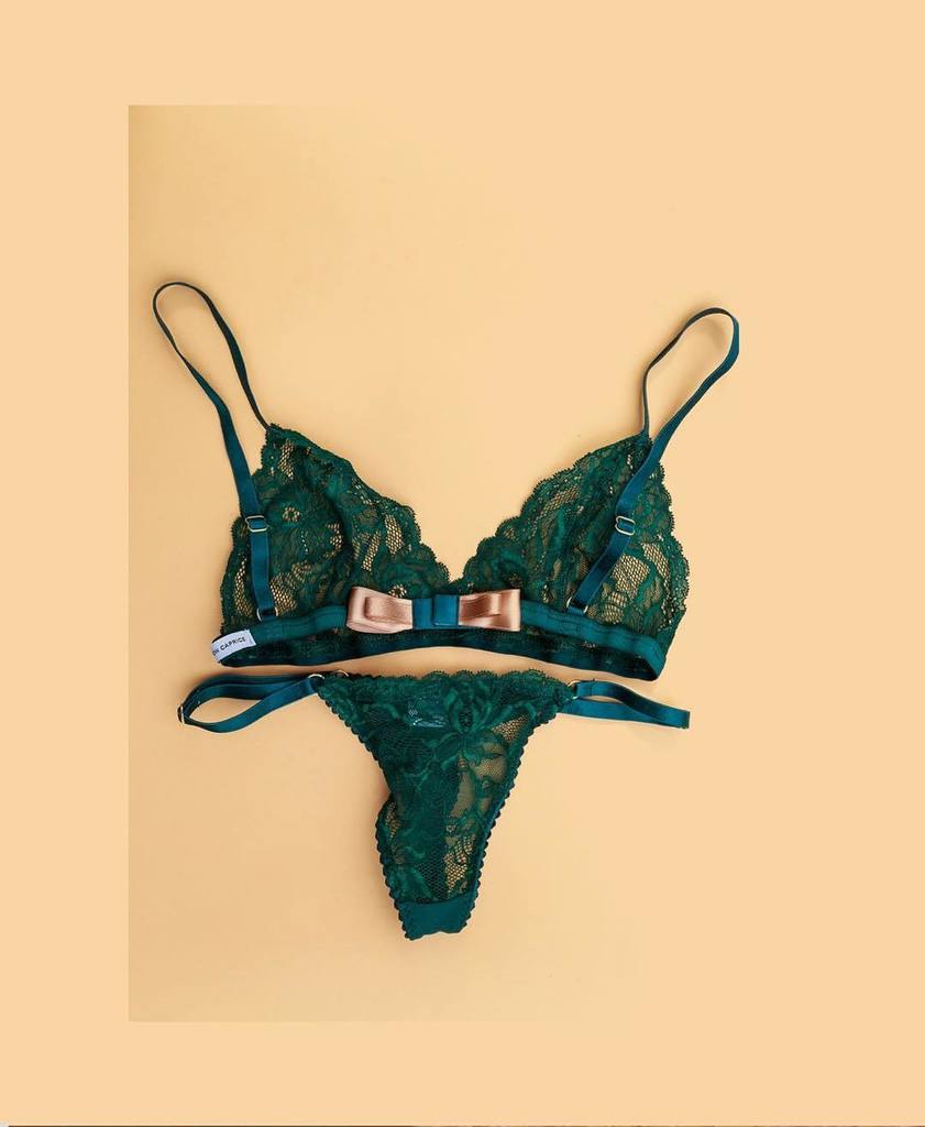 MonCapriceUW's tweet photo. Conjunto Siena. Moño, color, muy lindo! #MonCaprice #MuyMonCaprice @proyectogcom @kokettas https://t.co/eFsf3nolij https://t.co/tA4vVnTdzh