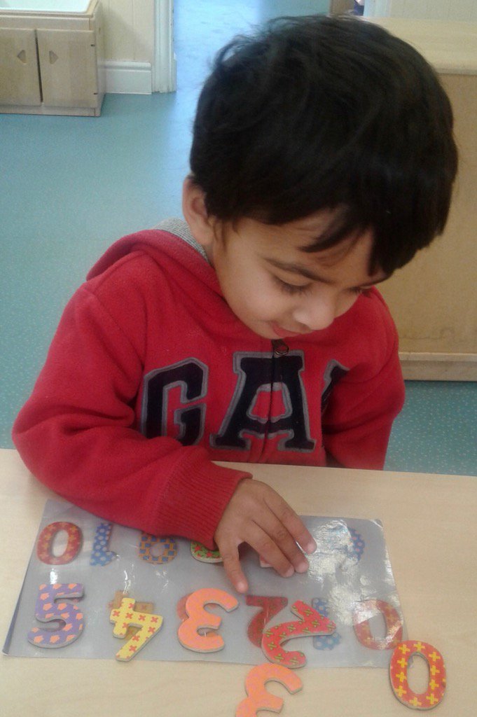 KidsIncUK's tweet photo. Beehive Lane Ladybirds have been doing a number matching activity today! #CountWithUs #123 https://t.co/mRHK19yzC6