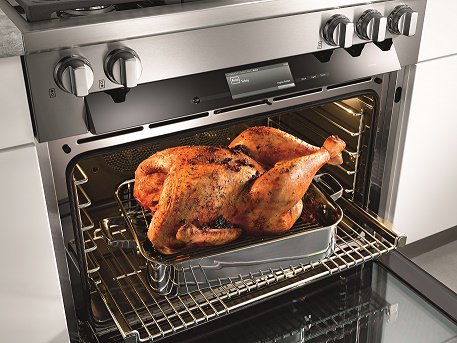 MieleUSA's tweet photo. With any last minute questions, email chef@mieleusa.com -- someone will get back to you ASAP! #MieleUSA #Chef #ThanksgivingFAQ https://t.co/BEGDfu0R7S