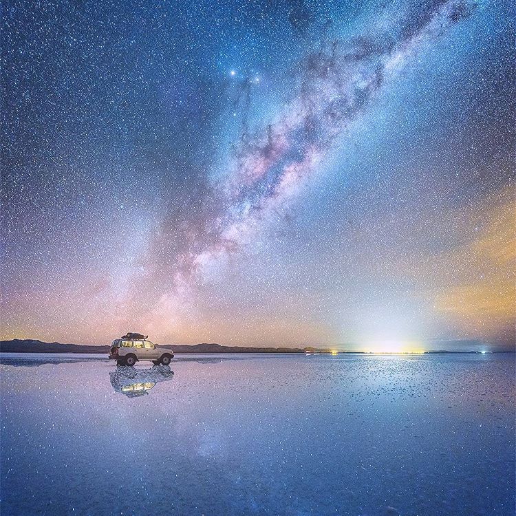Sublime ! Une photographie de la Voie Lactée sur le salar d'Uyuni en Bolivie, le plus grand désert de sel du monde.

© Daniel Kordan