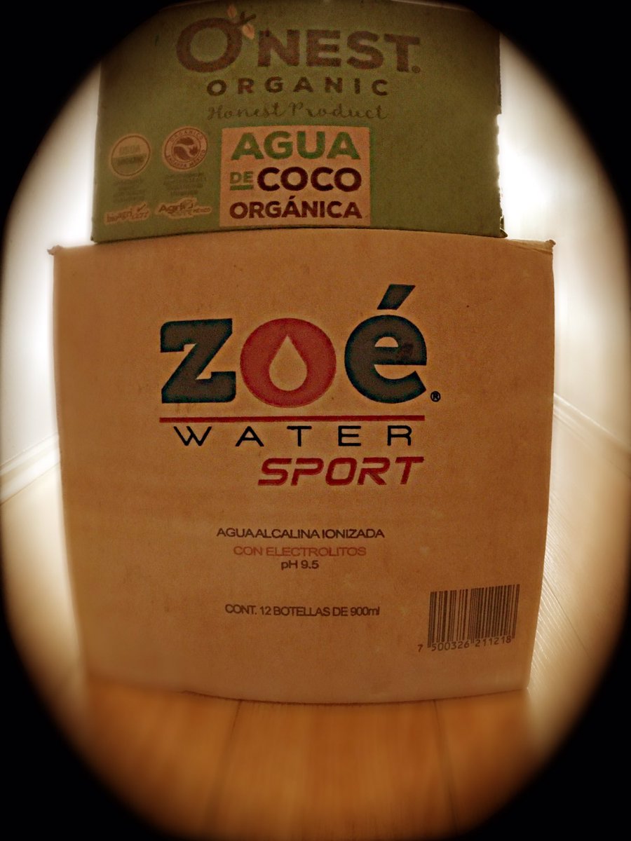 lambgarcia's tweet photo. La semana empieza con @zoe_water y la neta que buena agua de coco @onest_organic 👍🏻😜 #aempezareldia https://t.co/KQRuwpXymI