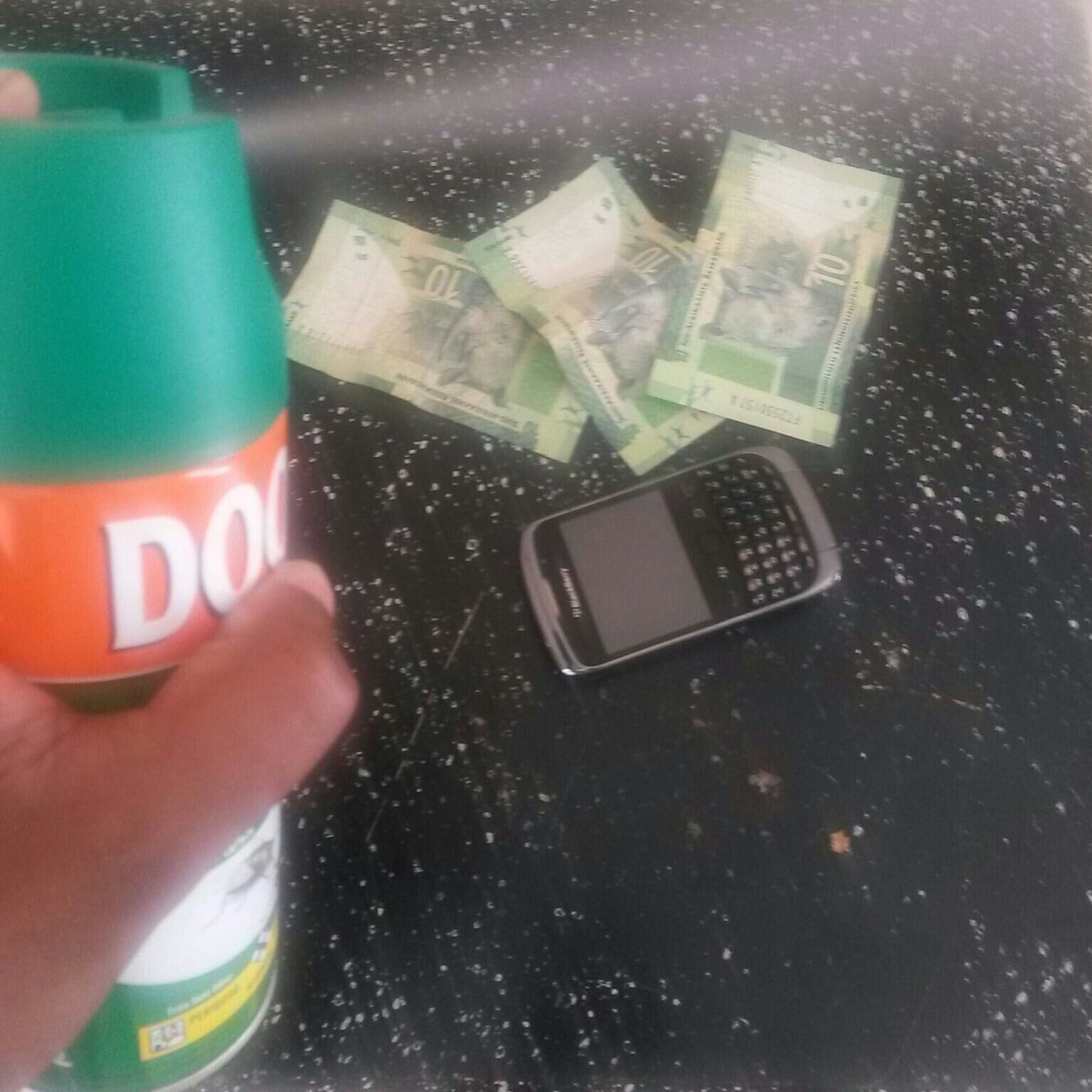 gordon_MGK's tweet photo. This too shall transform into R300 for data and a Sony Xperia ZX #DoomsDay2016 @rasu_marry πππ https://t.co/oEY7fMqnrZ