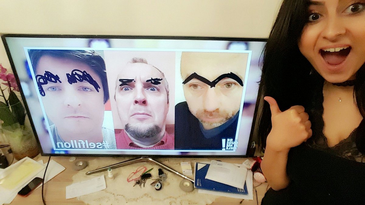 farahelbakkali's tweet photo. Quand ton professeur passe à la télé ! @Mateusz
#selfion #DeQuoiJeMeMèle #Co2G1 #ISFSC https://t.co/ESRVK4jN0L