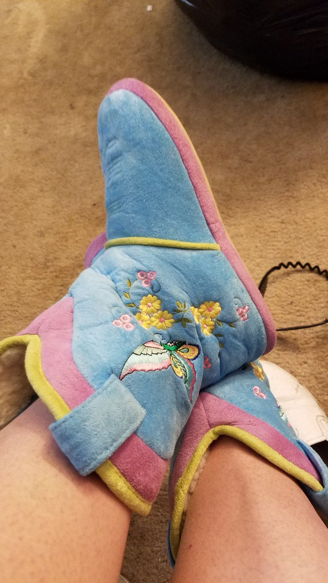 AASDirInfo's tweet photo. @AAS_Rola #showusyourslippers following your lead! #AASGIVESTHANKS  for warm slippers on a cold morning &amp; working from home today! https://t.co/YfALUHCSJm