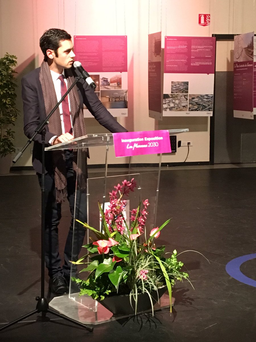 EMD_Drone's tweet photo. L'Ecole des métiers du drone présente @Les_Mureaux pour l'inauguration pour proposer du vol en double commande #médiathèque @EMD_Drone https://t.co/pM09Jspb2m