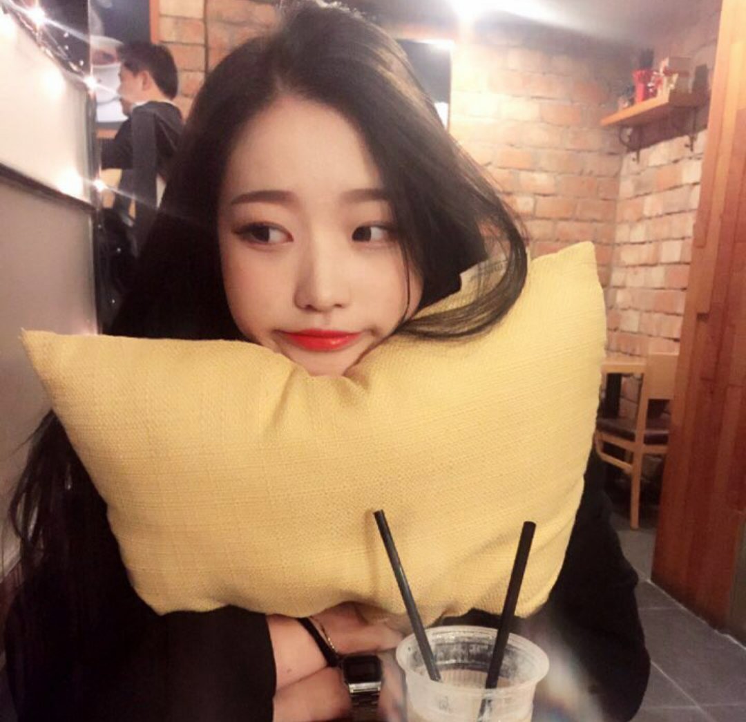 diariosoyun's tweet photo. 🌈 An Soyun
🌈 Ulzzang
🌈 Korean 
🌈 A little baby ~♡
🌈 Me chame na dm, podemos ser amigos! Yey! https://t.co/lFelnMJ2G9