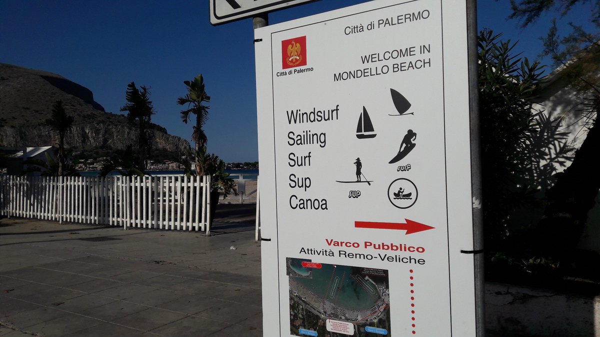 Vado a #Mondello, la spiaggia di #Palermo. E trovo questo cartello. 
#Inglese, #Copy e #Grafica da rivedere. <a href="/ComunePalermo/">Comune di Palermo</a>, lo sostituiamo?