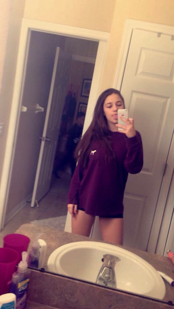 sexualpolls1's tweet photo. Everyone go follow the incredible @kassidyclingo she's beautiful and has a killer body https://t.co/9bbcA3Prsd