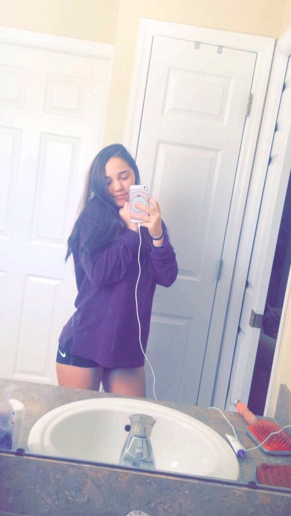 sexualpolls1's tweet photo. Everyone go follow the incredible @kassidyclingo she's beautiful and has a killer body https://t.co/9bbcA3Prsd