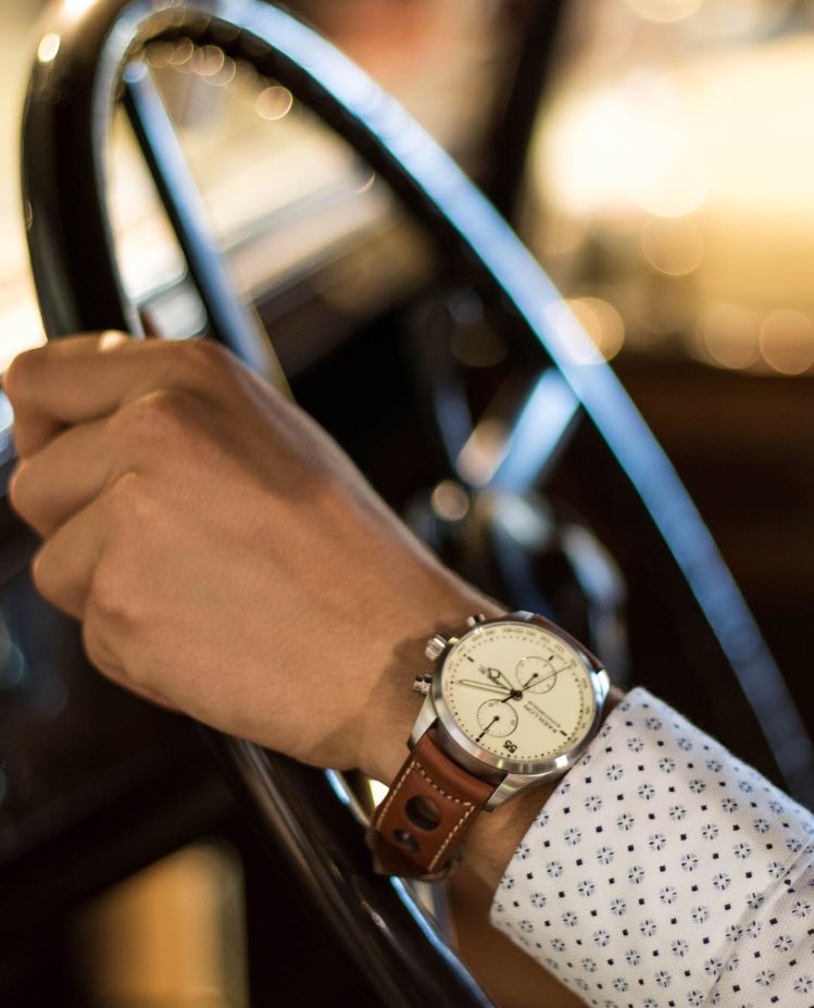 RaidillonWatch's tweet image. On the road with our Timeless 42-C10-170⌚️
#EndOfTheDay #Alpine #Ride #Elegance #Raidillon #Gentleman #Timepiece #Belgium #Design #Lifestyle
