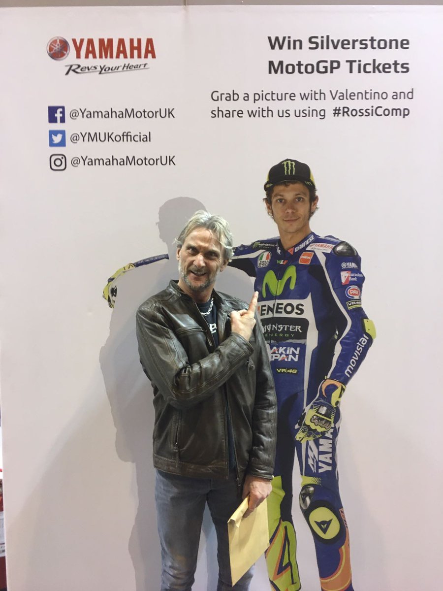 And a special  #RossiComp  as a certain <a href="/carlfogarty/">FOGGY   MBE</a> jumps in to see his old mate <a href="/ValeYellow46/">Valentino Rossi</a> at <a href="/motorcyclelive/">MCL</a>