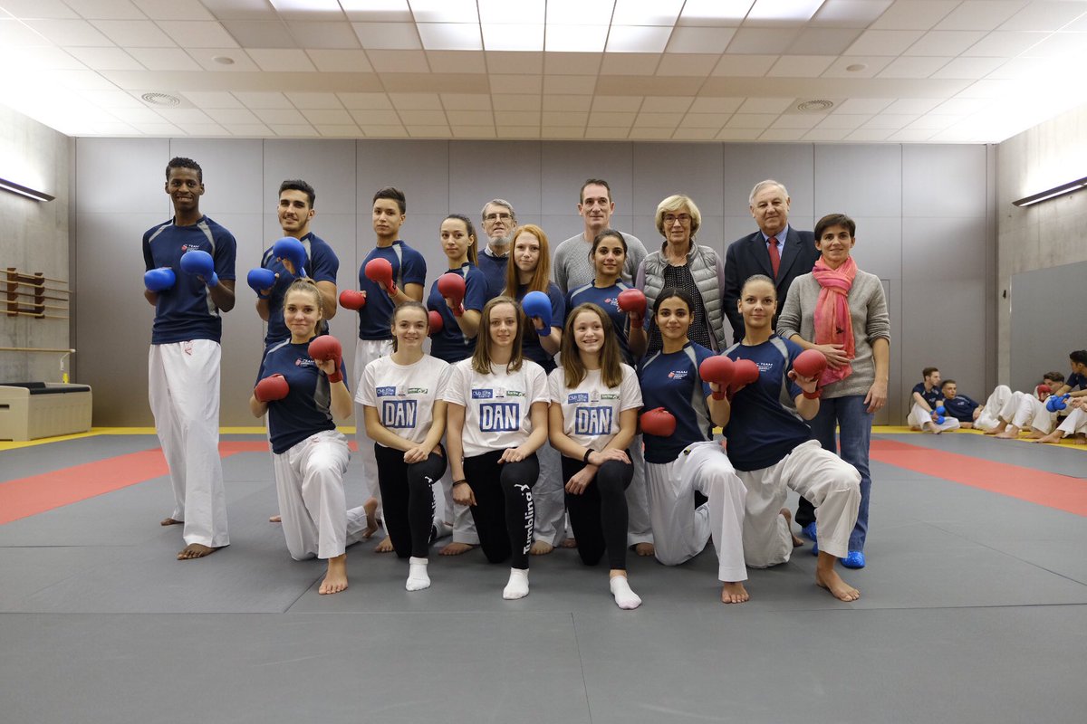 lasarthe_72's tweet photo. #Sport Rencontre avec les athlètes du @ClubEliteSarthe dont @Heurtault_Leila, championne du monde de karaté, au @Samourai2000 ! #Sarthe https://t.co/V9sYyRGqTg