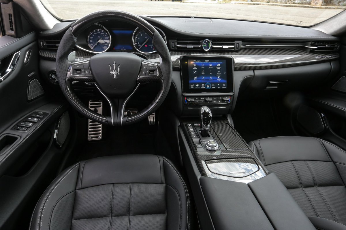 Don't just sit there dreaming about the future. Drive it. #NewQuattroporte bit.ly/NewQPGS_TW