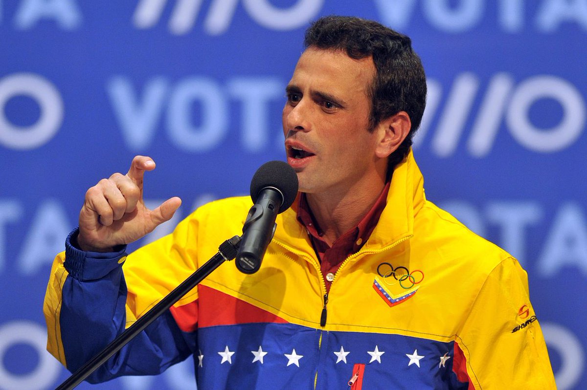 ElNacionalWeb's tweet photo. Capriles:“Gobierno niega entrada a aviones con medicinas pero permite
que salgan con droga” https://t.co/QRtaBm6xf5 https://t.co/HHfdmAJjzl
