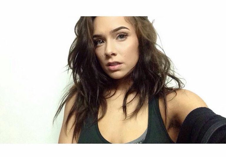 sexualpolls1's tweet photo. Everyone go follow @_toxicmamixx look at the way she works the camera 😩😍 https://t.co/lPoLFoc2gY