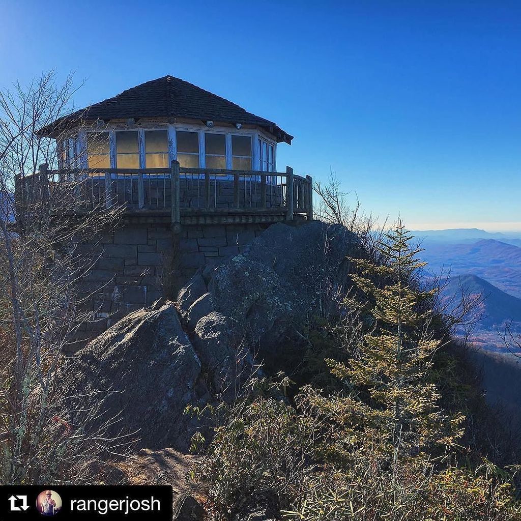 SmokiesFriends's tweet photo. Blue skies at #MtCammerer by @rangerjosh. Beautiful view!
#FriendsOfTheSmokies #Smokies #… https://t.co/qRIQiWw3wi https://t.co/yV64JsMfig