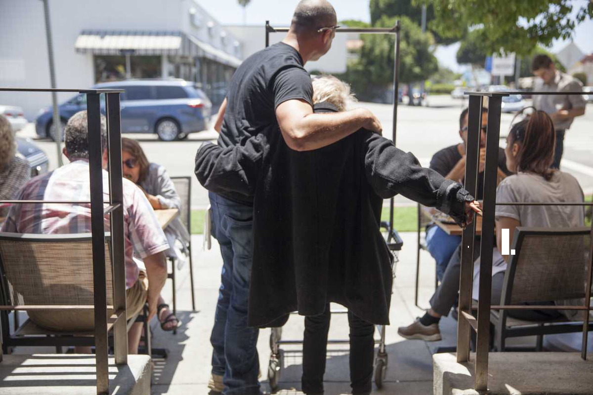artstablesm's tweet photo. Food, service and care all prepared with love. #QueenMimi #Hugs #SantaMonica #ArtsTableSM https://t.co/hO8OadzSj2