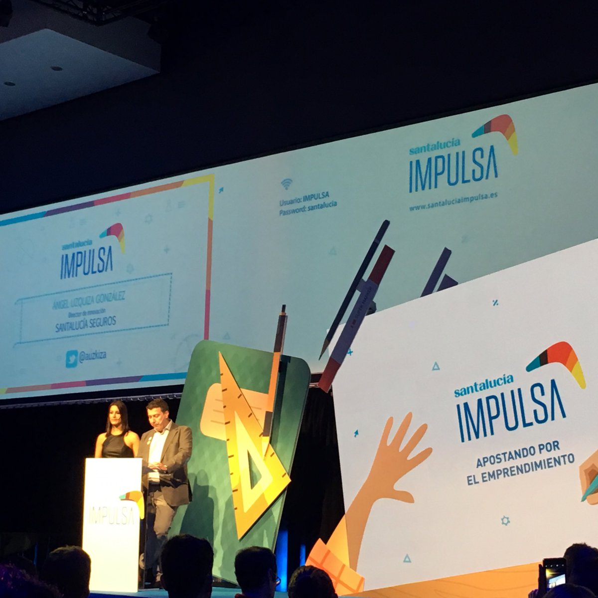 equizzesapp's tweet image. @MarSaavedra_  y @auzkiza dan el comiezo al evento Santa Lucía Impulsa @santalucia_imp #santaluciaIMPULSA #innovaIMPULSA