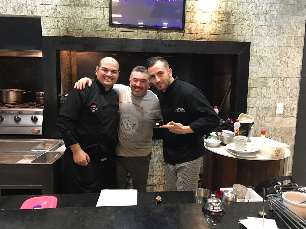MChefIvo's tweet photo. #BullPrime #Curitiba #Parceria #testes #sofera #cozinheiros #amigos #muitotrabalho #MasterChefBR #TeamIvoLopes https://t.co/RZiSaaG2Wr