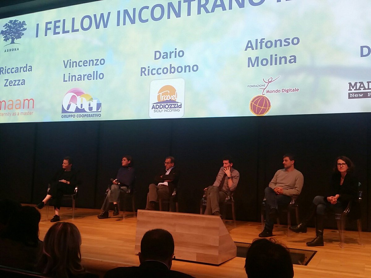 non_profit's tweet photo. Question time. I fellow @AshokaItaly dopo essersi presentati rispondono alle domande del pubblico. #eachmilano #changemakers #Ashoka https://t.co/13SN2J1YhV