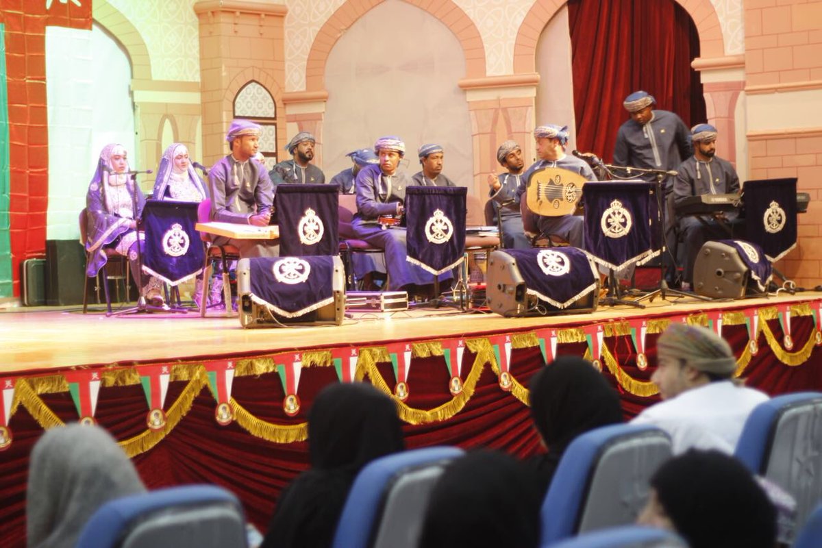 soharmedia's tweet photo. الفرقة العربية الوترية التابعة لموسيقى البحرية السلطانية العمانية

#تطبيقية_صحار 
#العيد_الوطني_46 
#كعتص https://t.co/rAPs3c0pde