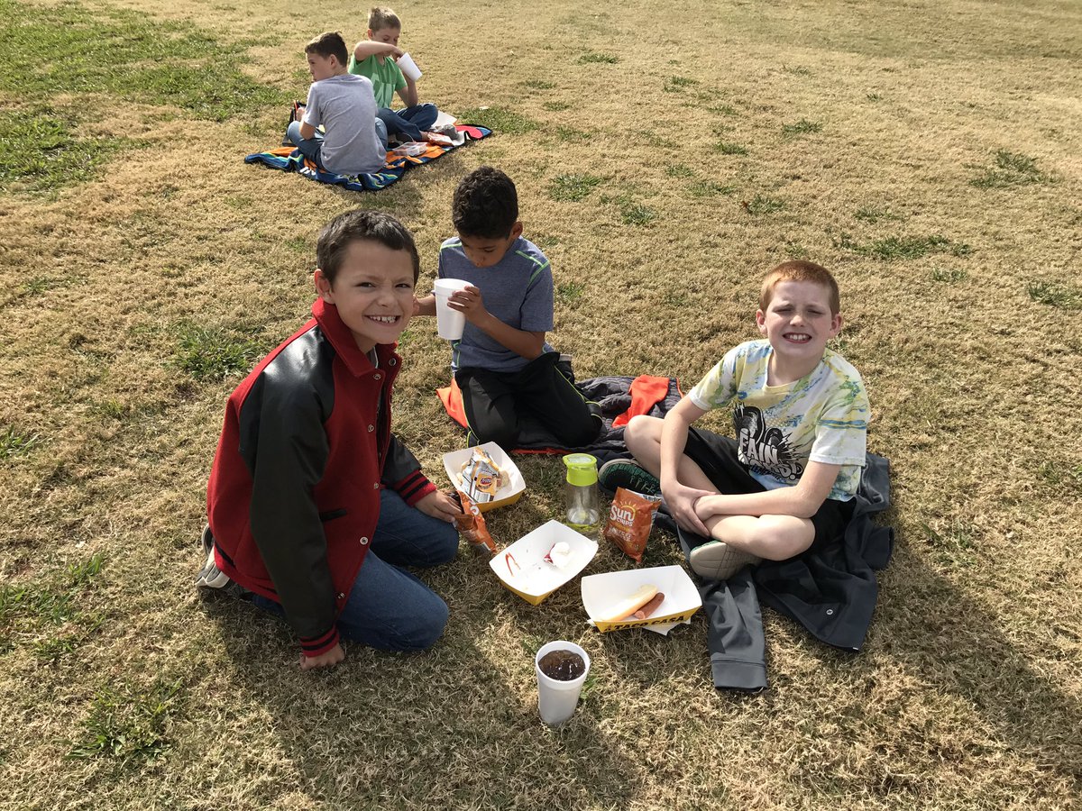 fainrockets's tweet photo. Fain Rocks picnic! #fainrocks https://t.co/tSlYYqaxo2